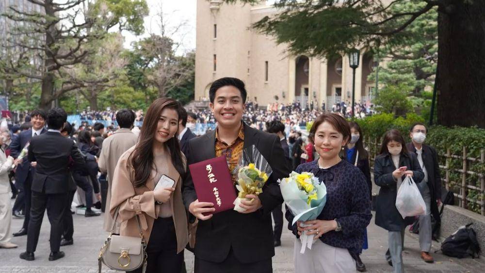 Momen kelulusan Jerome Polin dari Waseda University. (dok.youtube.com/NihonggoMantappu)