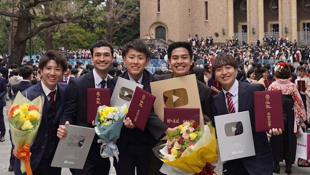 Momen kelulusan Jerome Polin dari Waseda University. (dok.youtube.com/NihonggoMantappu)