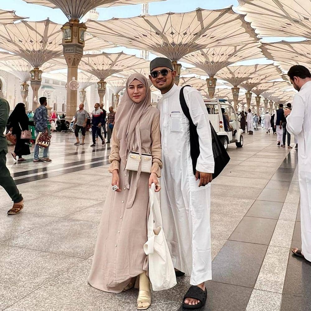 potret Gilang Widya dan Shandy Purnamasari di Mekkah (instagram.com/shandypurnamasari)