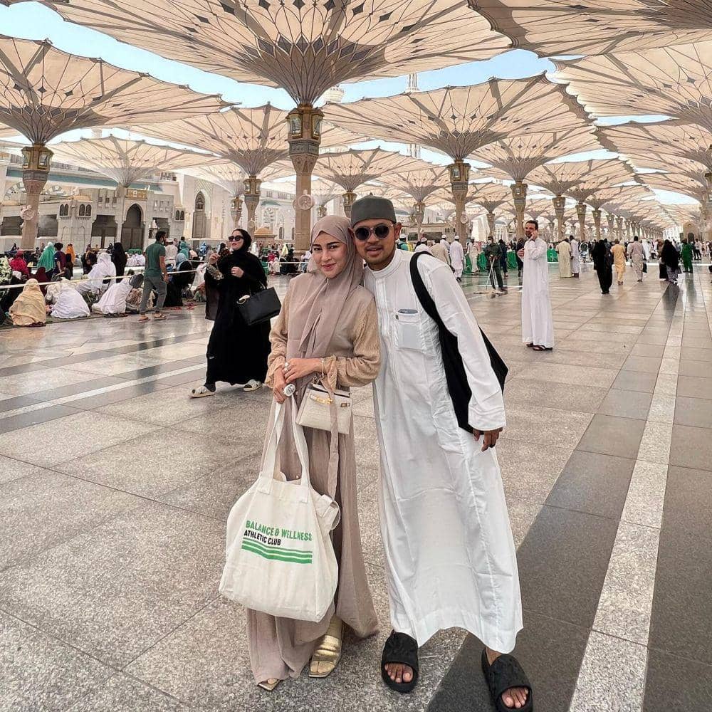 potret Gilang Widya dan Shandy Purnamasari di Mekkah (instagram.com/shandypurnamasari)