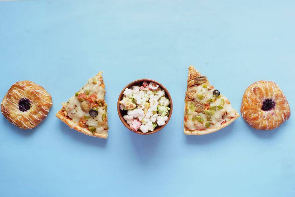 ilustrasi makanan tinggi garam, gula, dan lemak (unsplash.com/Thowfiqu Barbhuiya)