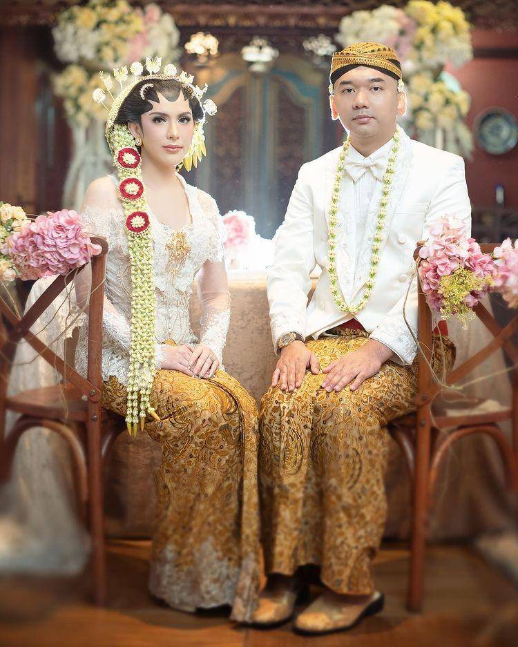 kebaya Sally Adelia (Photo by myelstudios via instagram.com/sallyadelia)