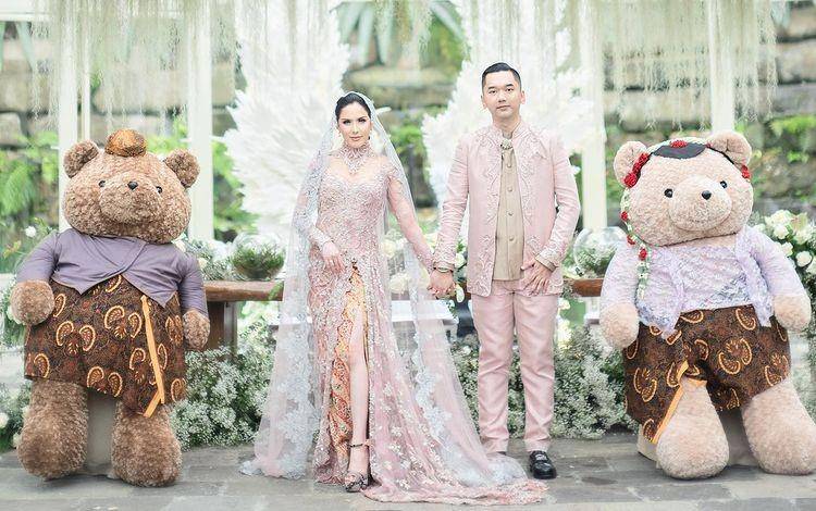 kebaya Sally Adelia (Photo by myelstudios via instagram.com/sallyadelia)