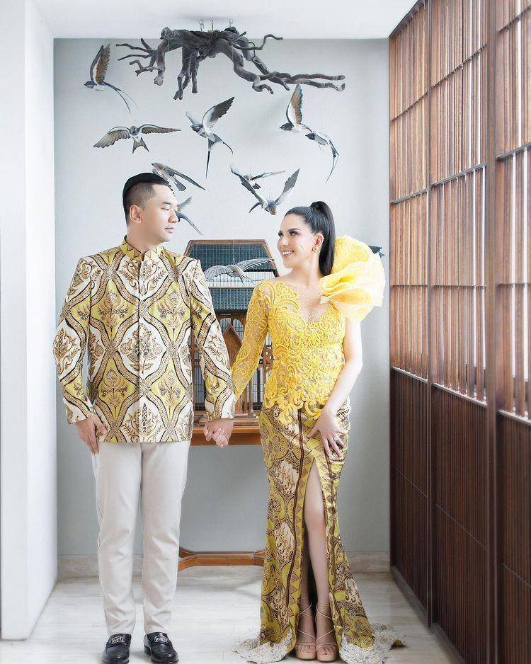 kebaya Sally Adelia (Photo by myelstudios via instagram.com/sallyadelia)