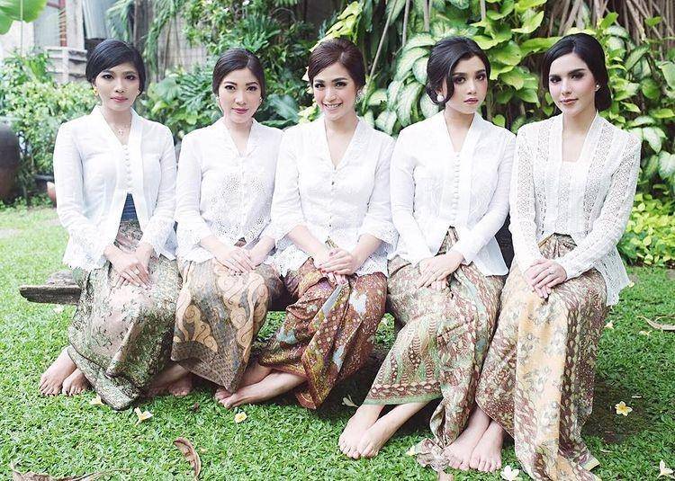 kebaya Sally Adelia (instagram.com/sallyadelia)
