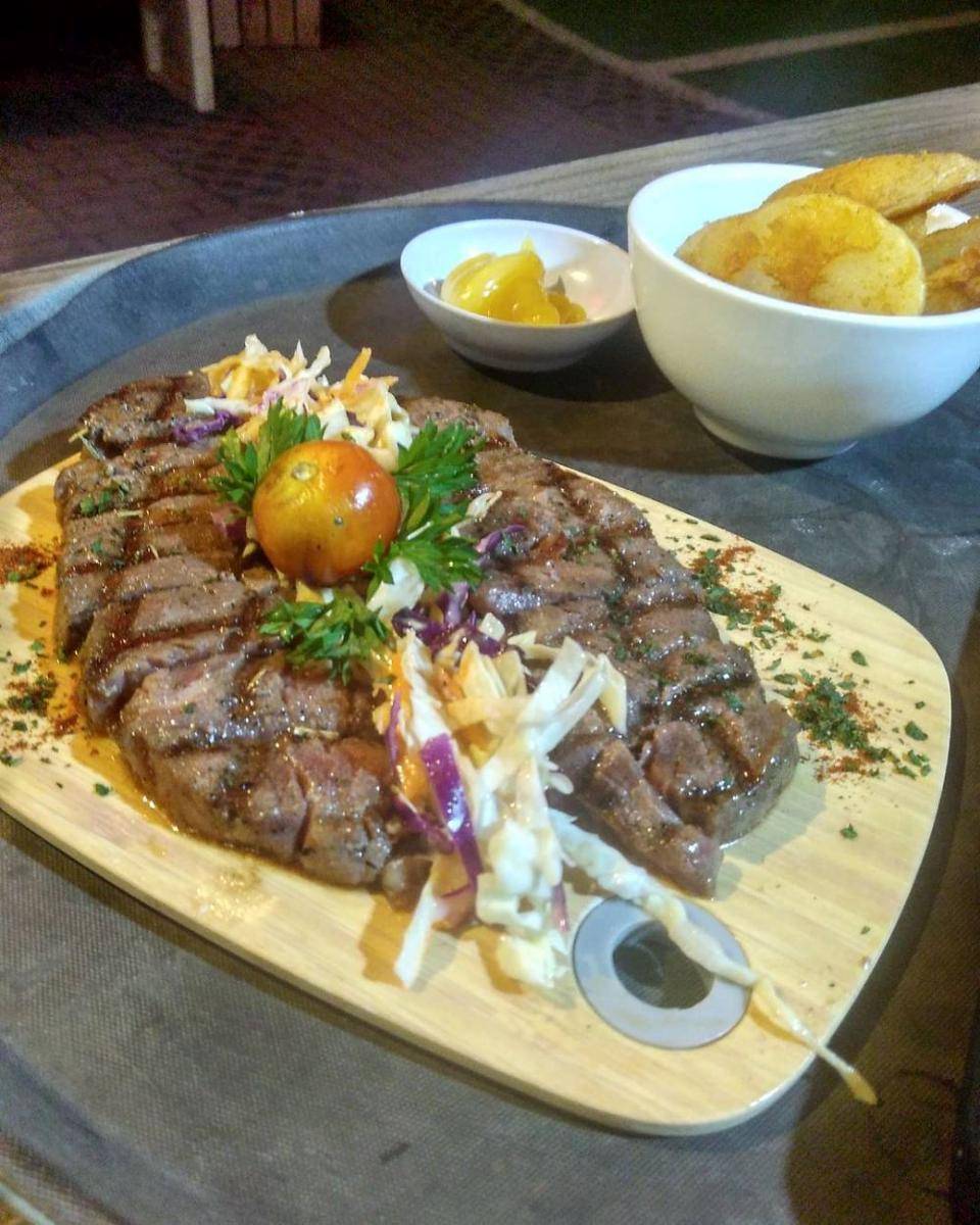 Wagyu di Asstro Grill Garden (instagram.com/asstrogrillgarden)