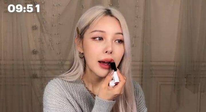 Tutorial beauty routine ala Pony Park (Dok. Allure via Youtube.com)