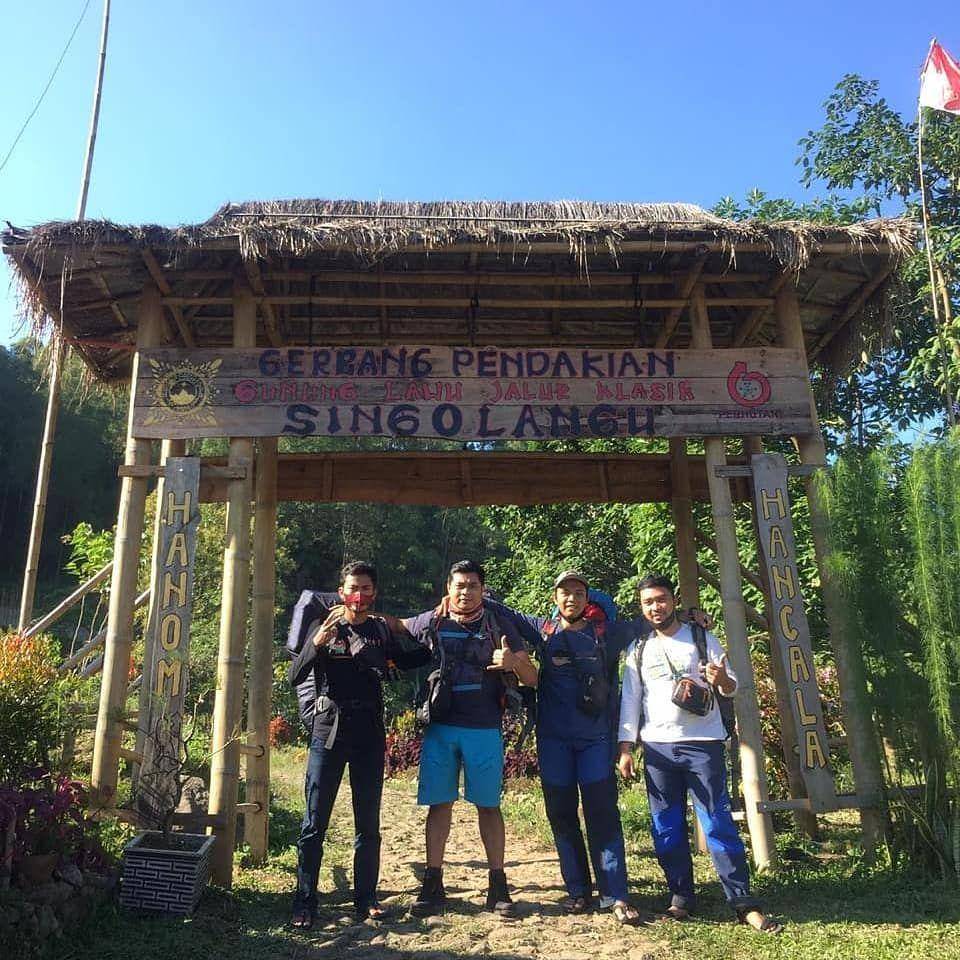 Gerbang pendakian Gunung Lawu via Singolangu. (instagram.com/chandraichan03)