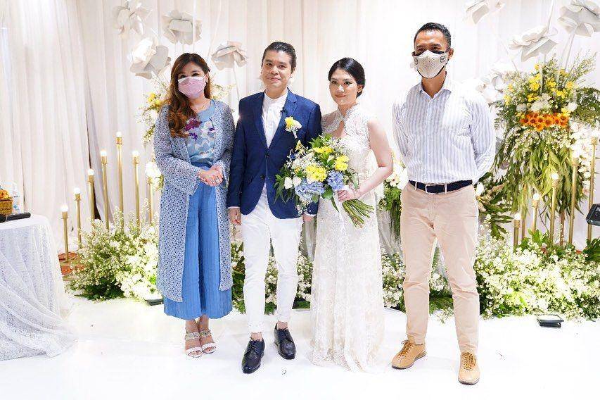 Gaya Kondangan Istri Choky SItohang (instagram.com/mrssitohang)