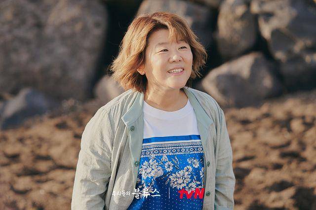 Lee Jung Eun di drama Our Blues (instagram.com/tvn_drama)