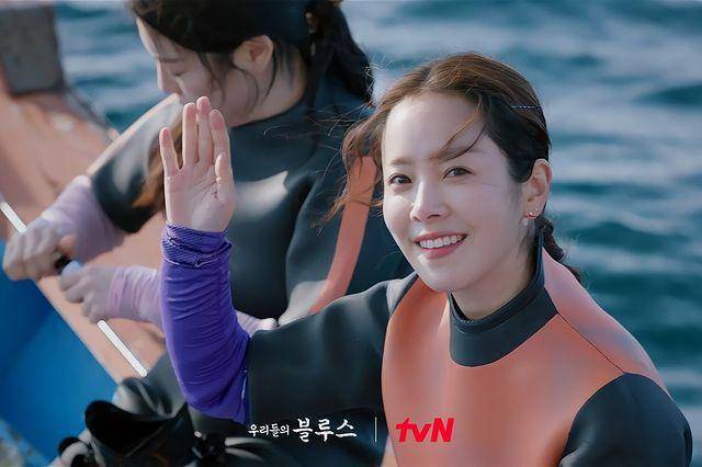 Han Ji Min di drama Our Blues (instagram.com/tvn_drama)