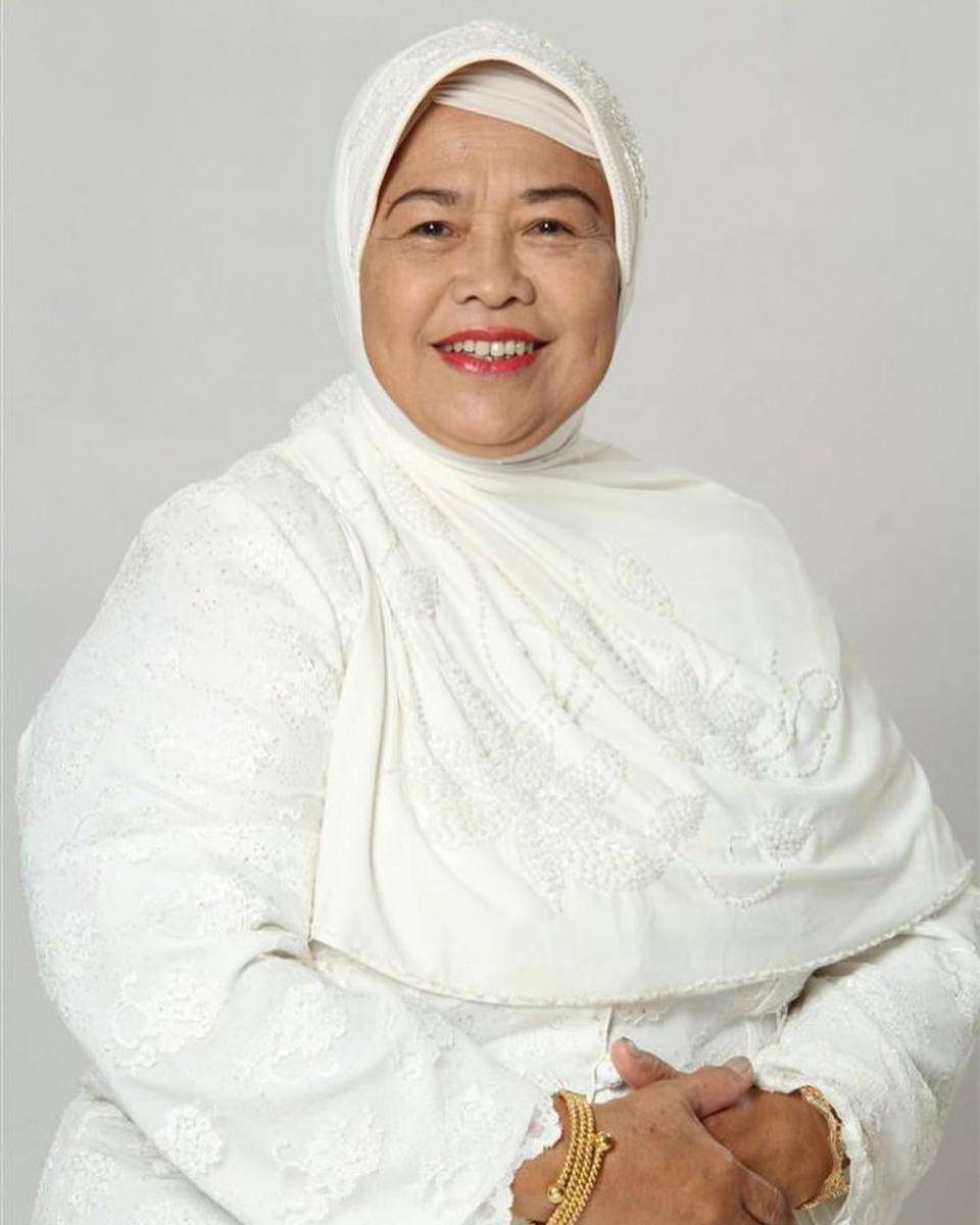 Desy Ratnasari dan ibu (Instagram.com/desyratnasariterdepan/)