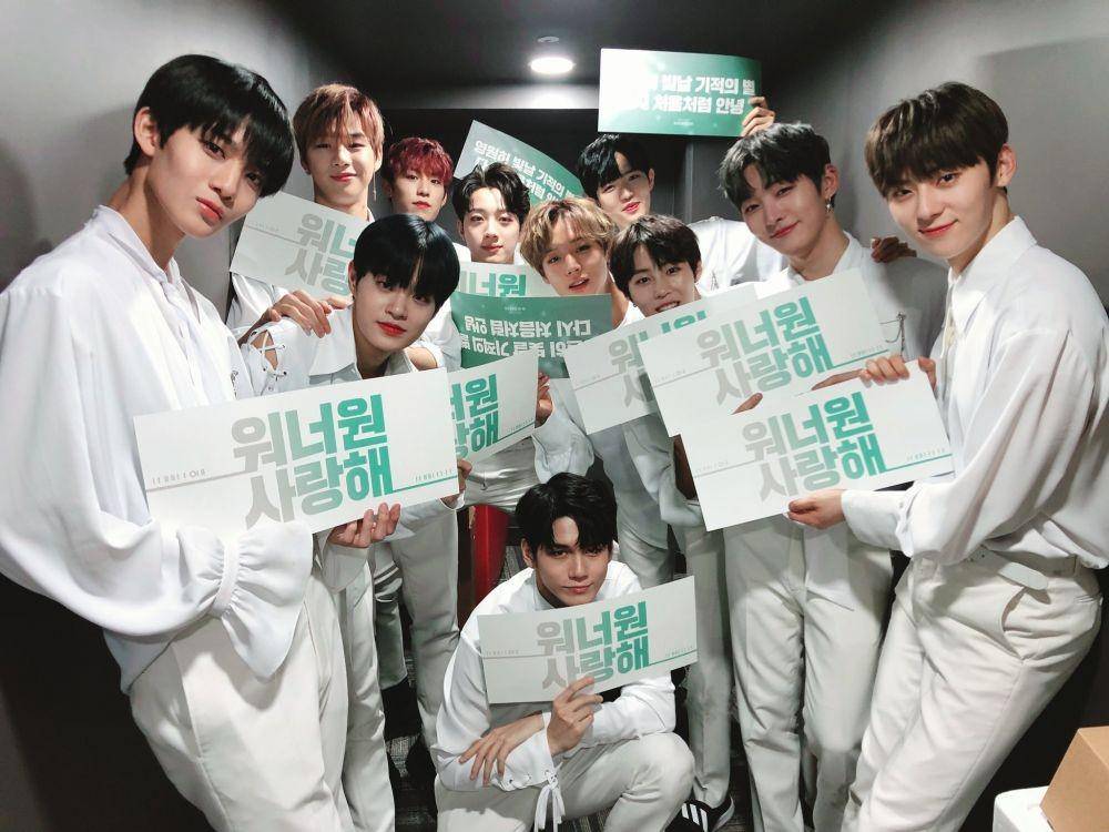Wanna One (twitter.com/WannaOne_twt)