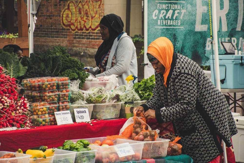 potret kegiatan jual beli (pexels.com/Brett Sayles)