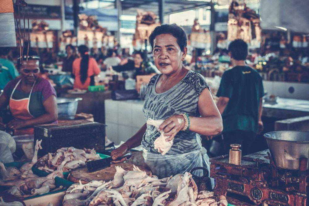potret kegiatan jual beli (pexels.com/Artem Beliaikin)