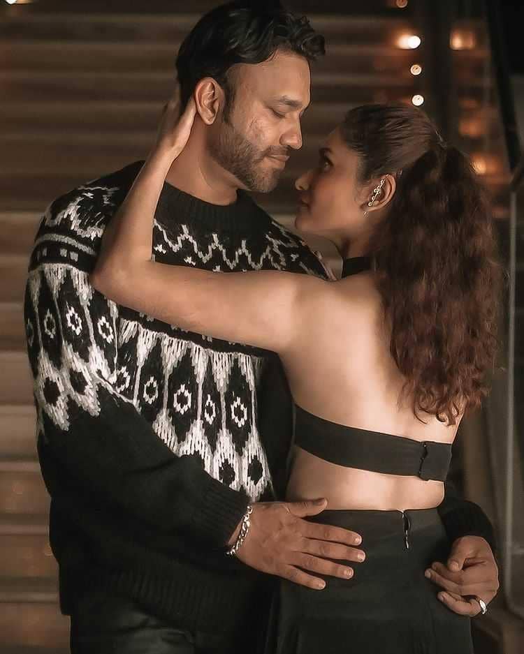 Ankita Lokhande dan suami (instagram.com/lokhandeankita)