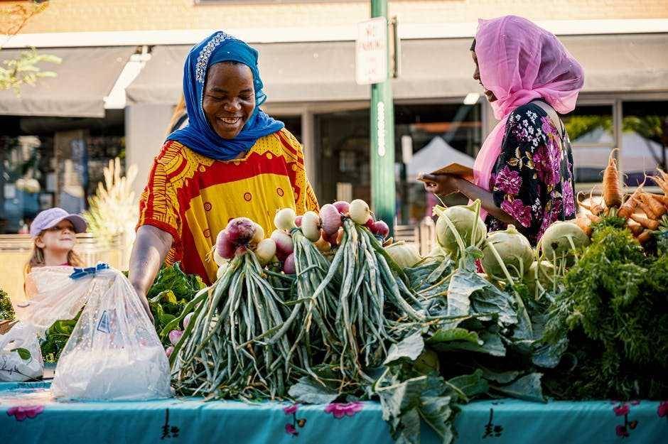potret kegiatan jual beli (pexels.com/Brett Sayles)