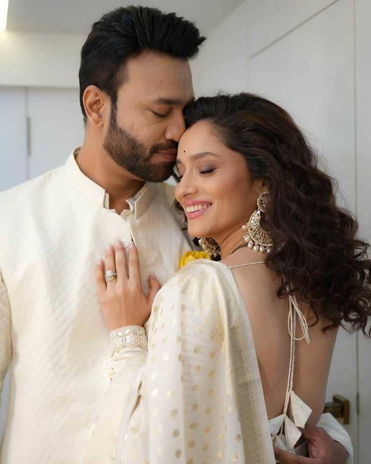 Ankita Lokhande dan suami (instagram.com/lokhandeankita)