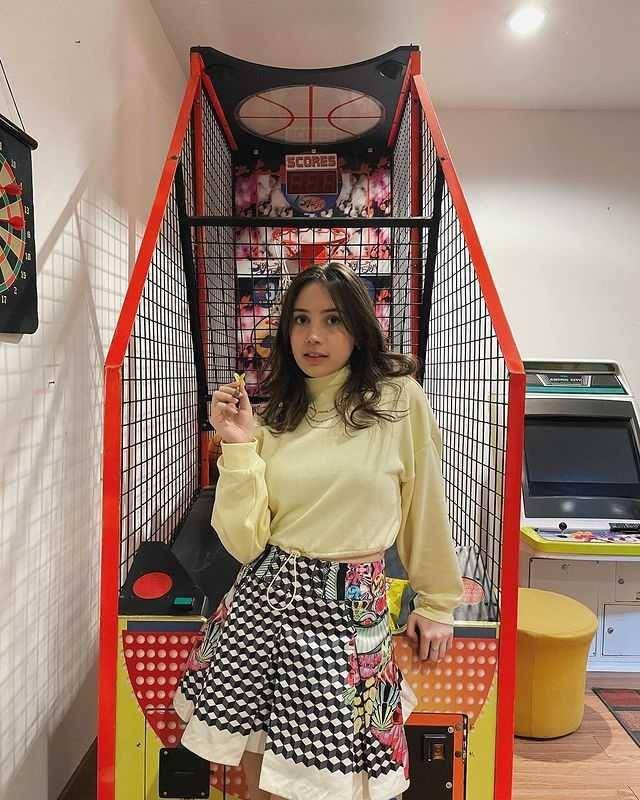 Sharon Sahertian (http://instagram.com/sharstagramm)