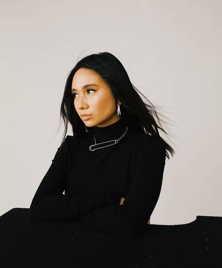 potret niki zefanya dengan rambut hitam (instagram.com/nikizefanya)
