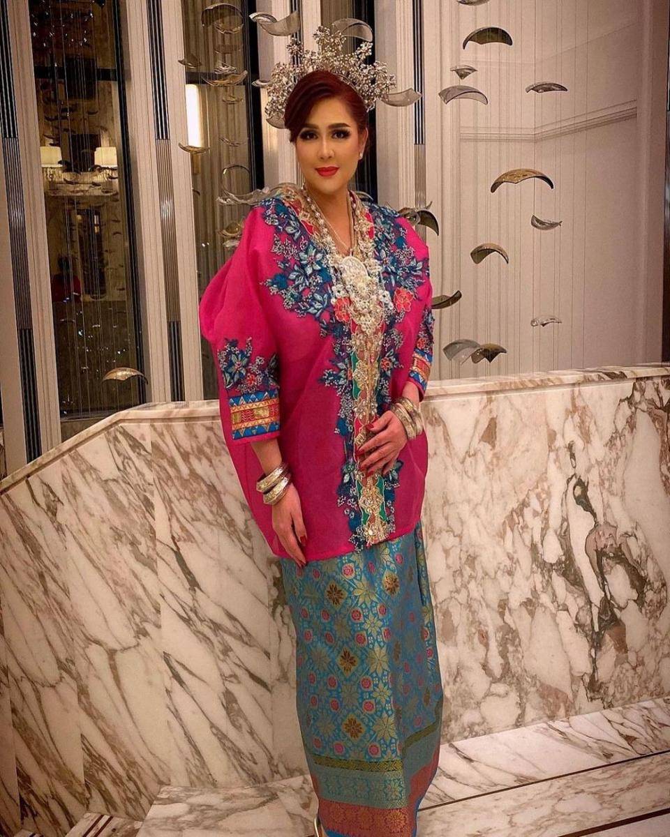 Baju Bodo Modern untuk Kondangan (instagram.com/lala_gunawan_family)