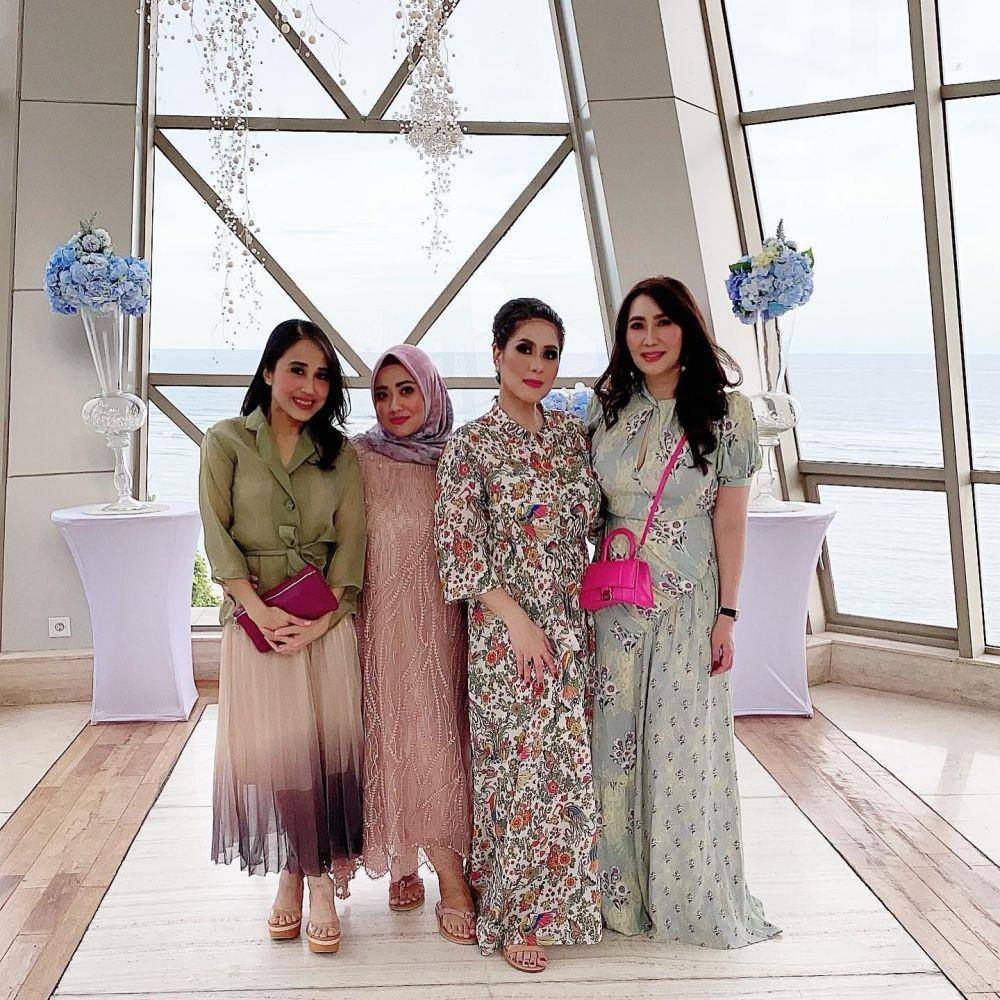 Gaya Kondangan Lala Gunawan (instagram.com/lala_gunawan_family)