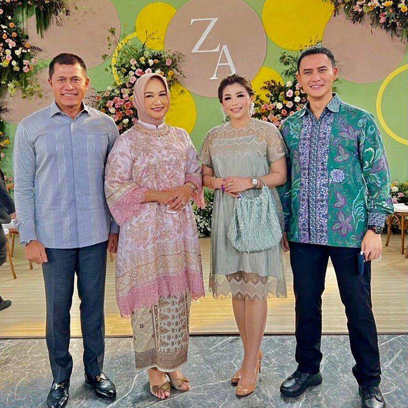 Gaya Kondangan Istri Choky Sitohang (instagram.com/mrssitohang)