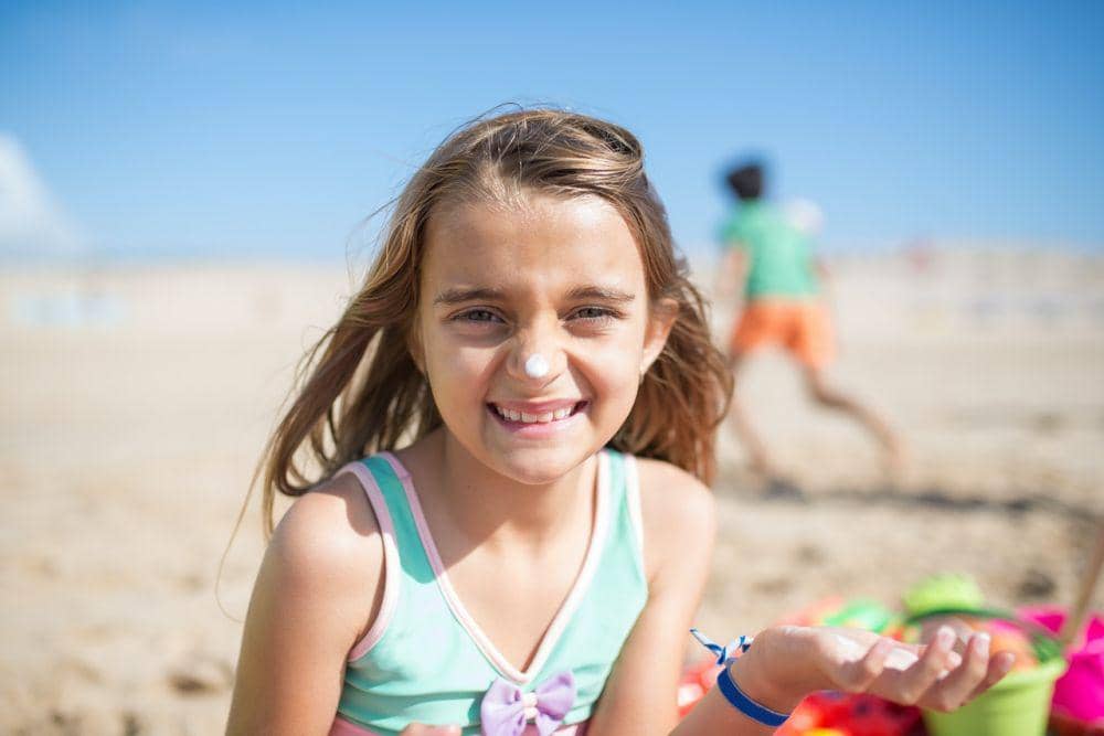 ilustrasi memakai sunscreen (pexels.com/Kampus Production)