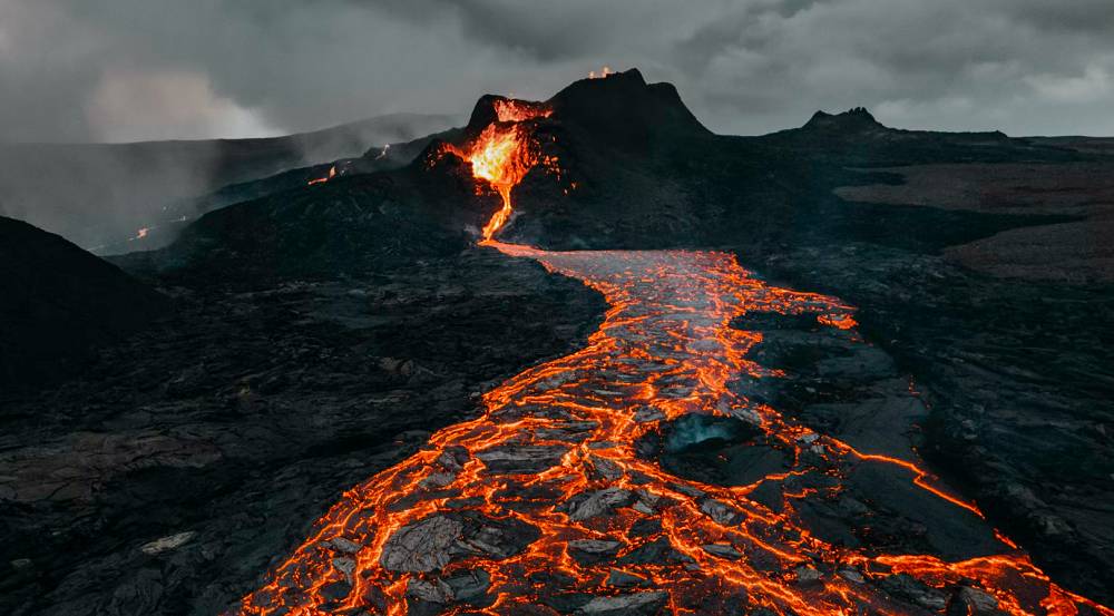 ilustrasi gunung berapi (unsplash.com/Tanya Grypachevskaya)