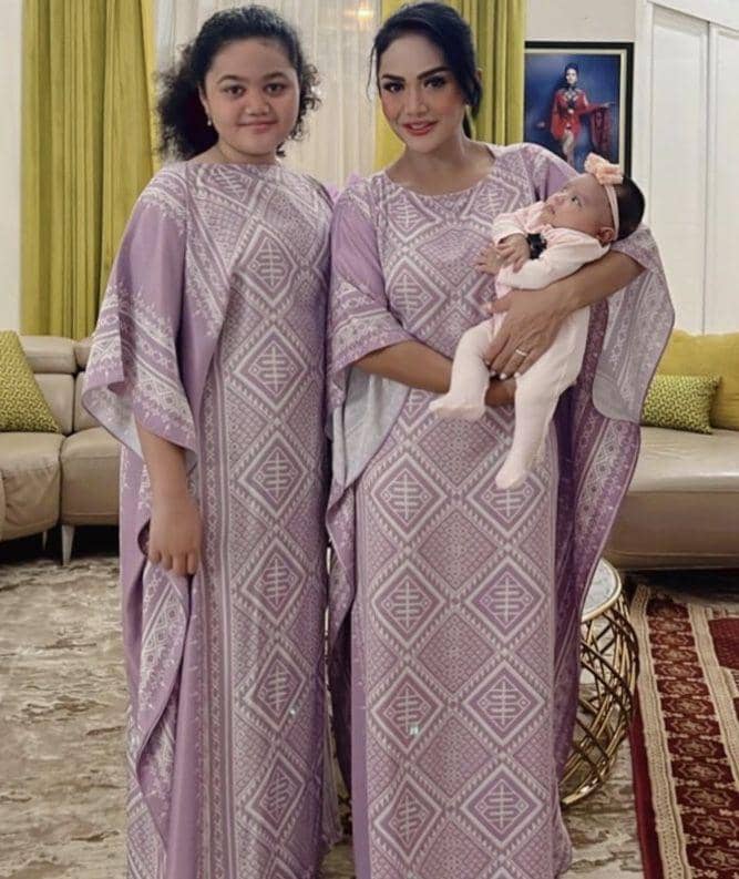 Kd ameena (instagram.com/krisdayantilemos)