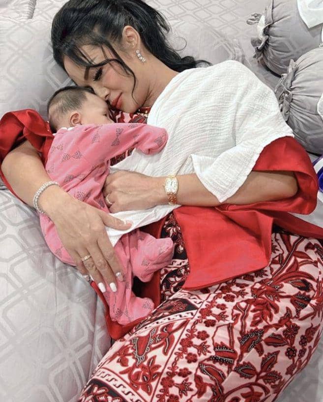 Kd ameena (instagram.com/krisdayantilemos)