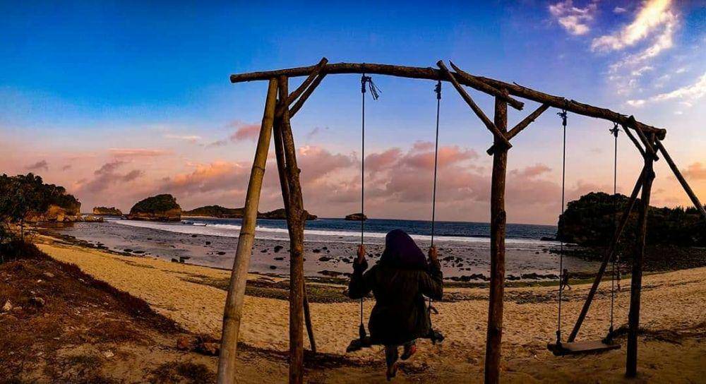 Pantai peh pulo (instagram.com/Blitarasyik)
