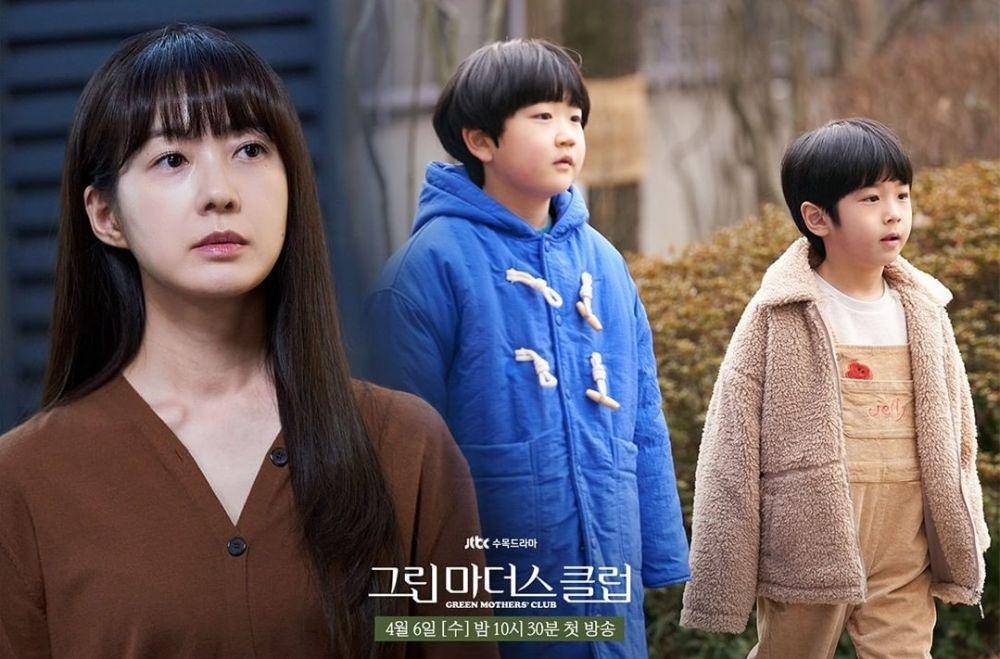 cuplikan Lee Eun Pyo (Lee Yo Won) bersama anak-anaknya, Dong Seok (Jung Si Yul) dan Dong Ju (Lee Chae Hyun) di drama Korea Green Mothers' Club (instagram.com/jtbcdrama)