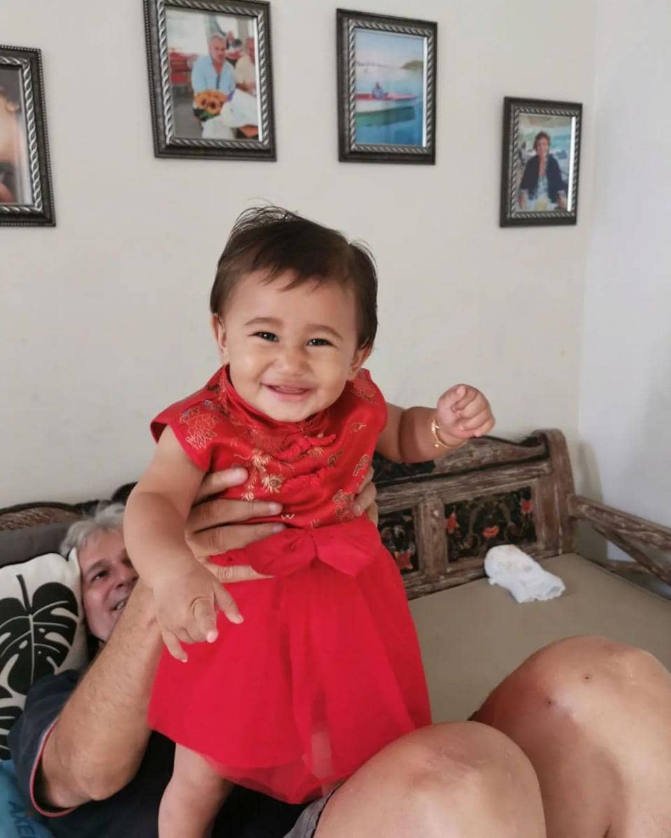 potret keluarga Ayu Azhari (instagram.com/ayukhadijahazhari)