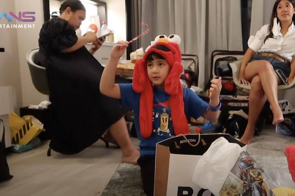 Potret Rafathar di Universal Studio (YouTube.com/Rans Entertainment)