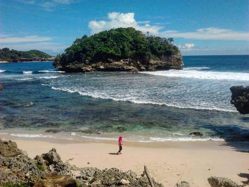 Pantai peh pulo (instagram.com/Shareblitar)