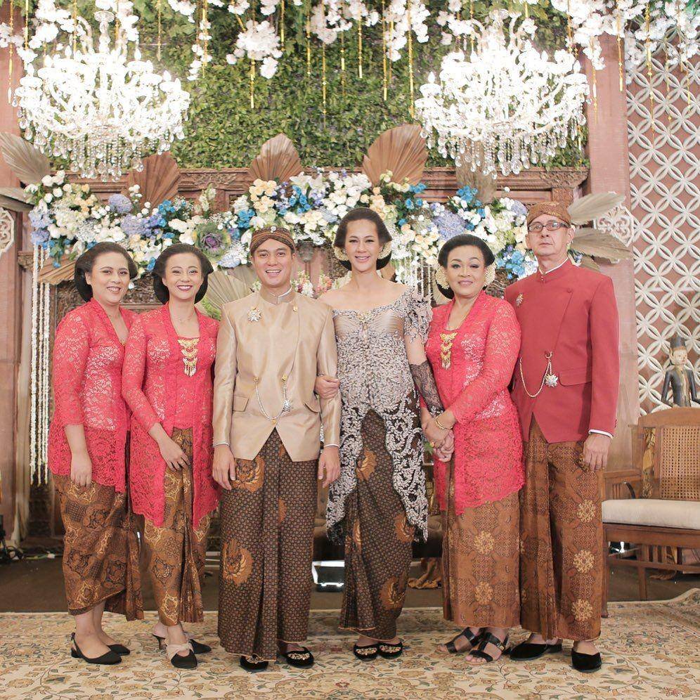 Kebaya seragam. (instagram.com/paula_verhoeven)