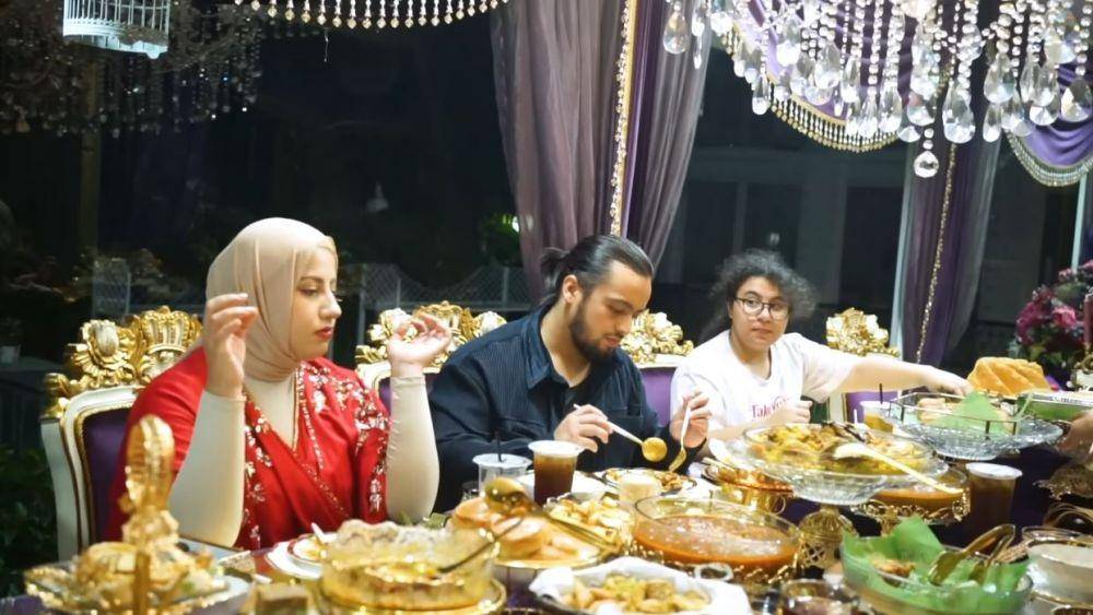 buka puasa ibunda Tasya Farasya (YouTube.com/Tasyi Athasyia)