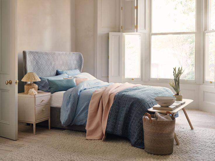 ilustrasi desain rumah pink pastel ala Bridgerton (pinterest.com/House Beautiful)