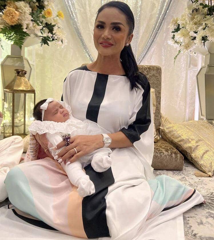 Kd ameena (instagram.com/krisdayantilemos)