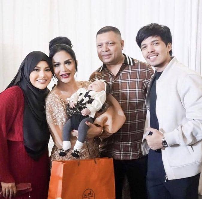 Kd ameena (instagram.com/krisdayantilemos)