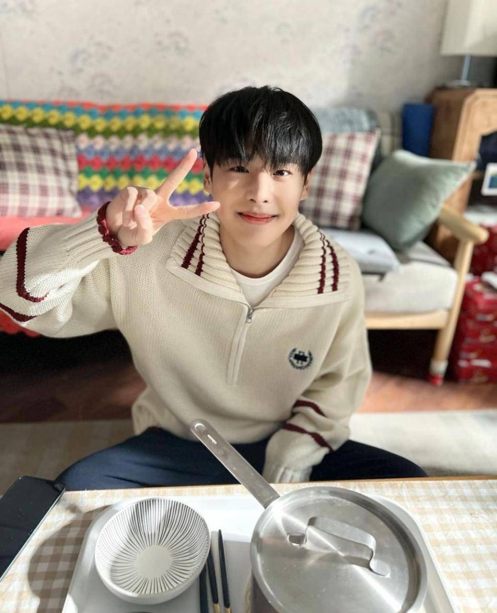 Choi Byung Chan di drama Business Proposal (instagram.com/victon1109)