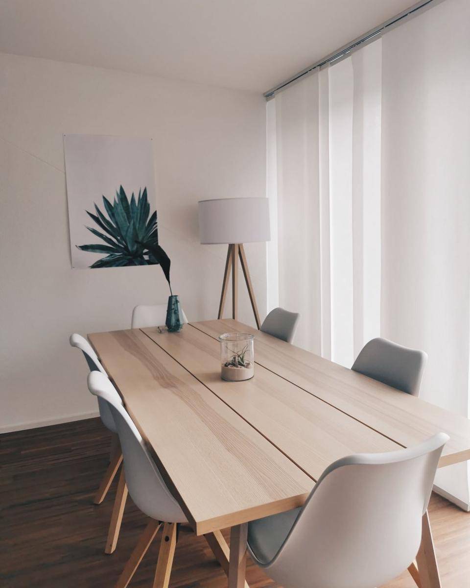 ilustrasi meja kayu (unsplash.com/@dariox)