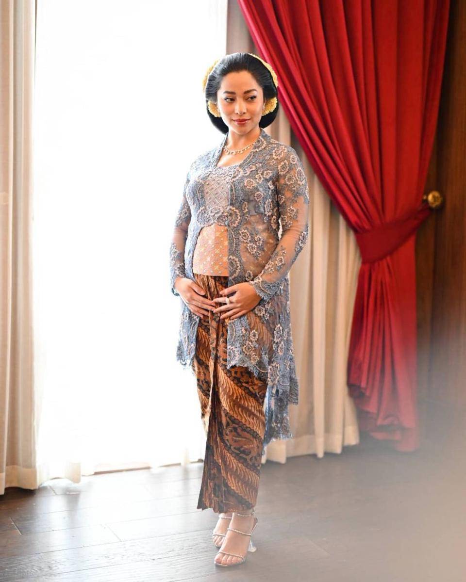 Kebaya dengan Angkin (instagram.com/didietmaulana)