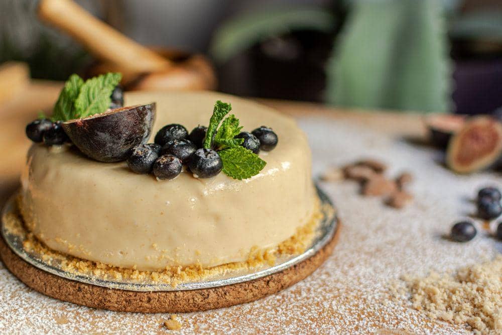 ilustrasi teh melati cheesecake (unsplash.com/ Eduardo Kenji Amorim)