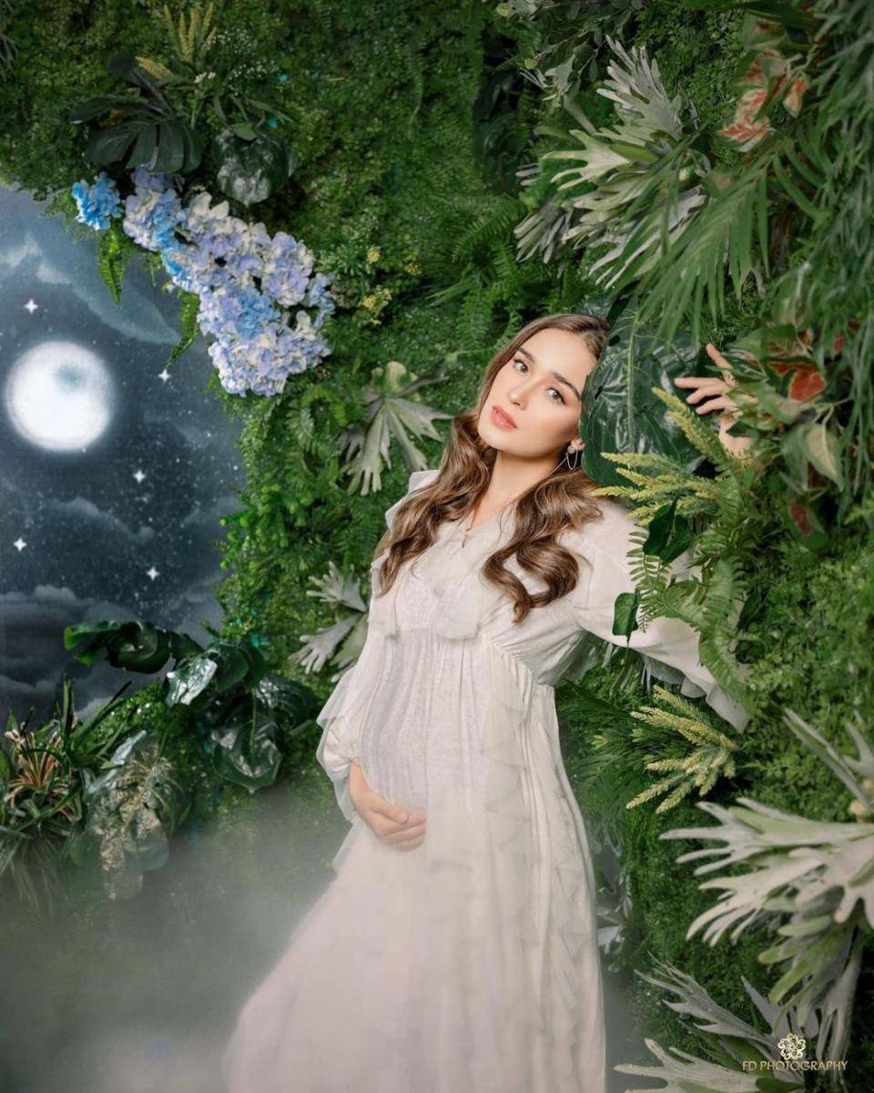 potret maternity shoot Yasmin Wildblood oleh FD Photography (instagram.com/fdphotography90)