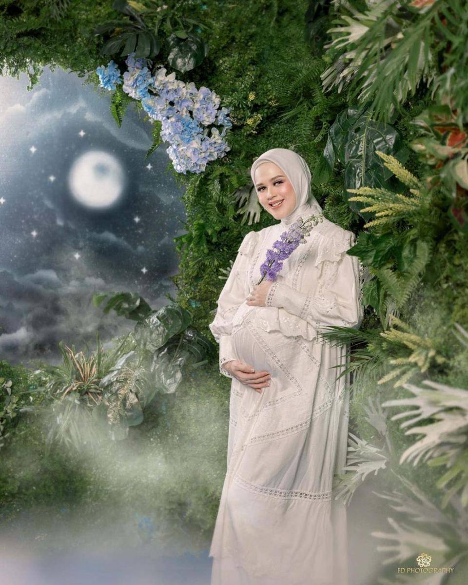 potret maternity shoot Cut Meyriska oleh FD Photography (instagram.com/fdphotography90)
