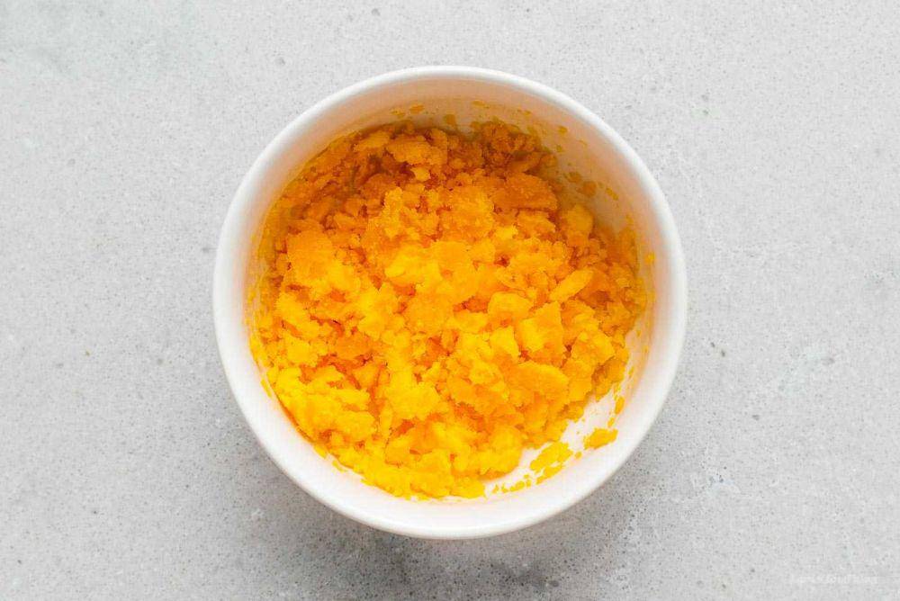 ilustrasi kuning telur yang telah dihancurkan (iamafoodblog.com)