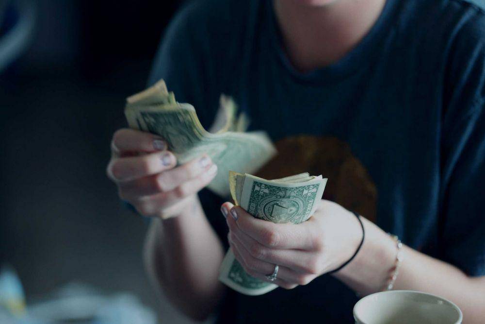ilustrasi harga (unsplash.com/@sharonmccutcheon)