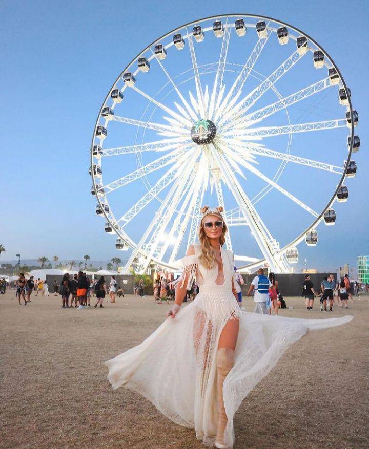 Paris Hilton (instagram.com/parishilton)